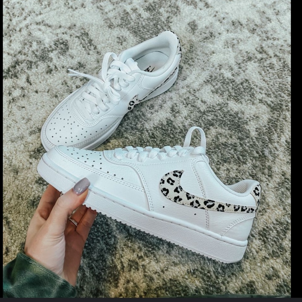 White Nikes size 9 brand new no box - Picture 2 of 9